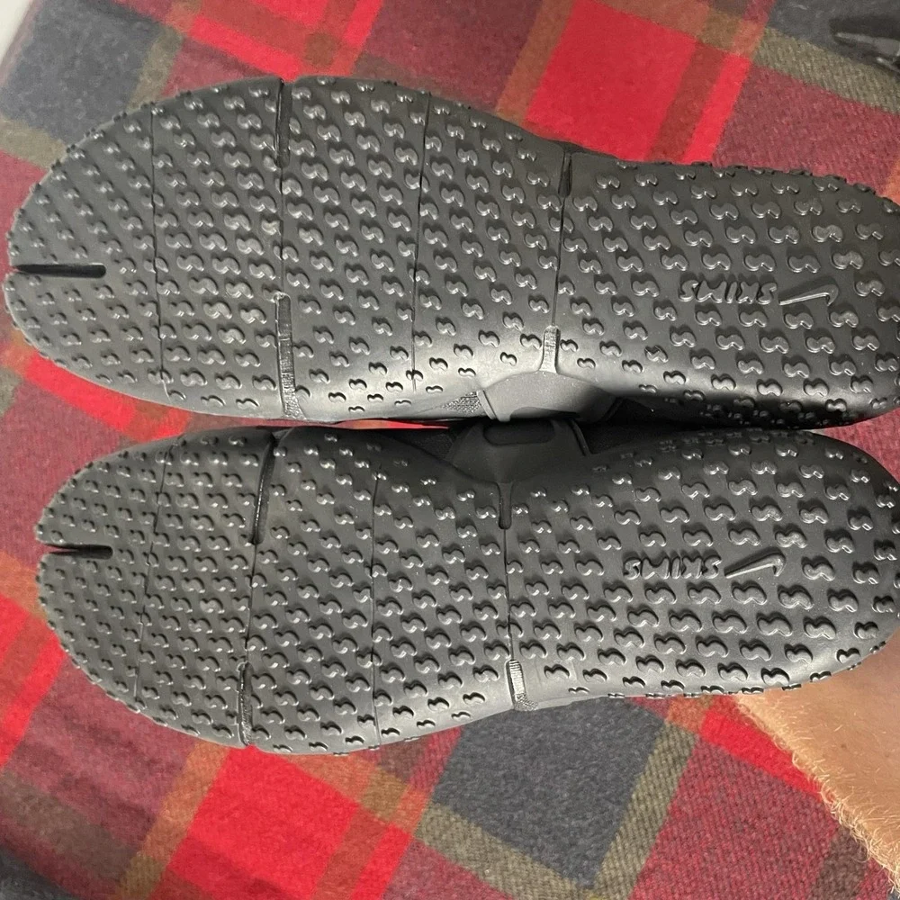 NikeSkims Rift Mesh Shoes M 10.5 / W 12 Black Split Toe IO7694 001 Sneakers